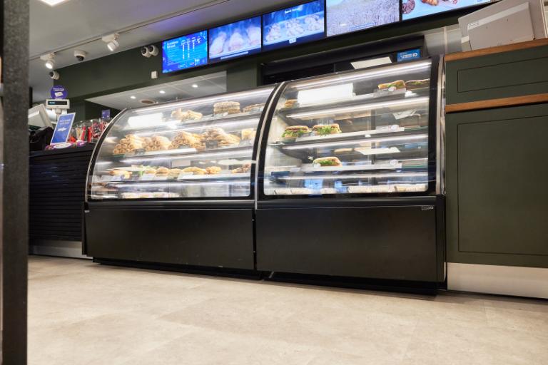 Vibocold kjøledisk Oslo med kurvet glass og LED lys sort 125 cm OSC 100C HC S