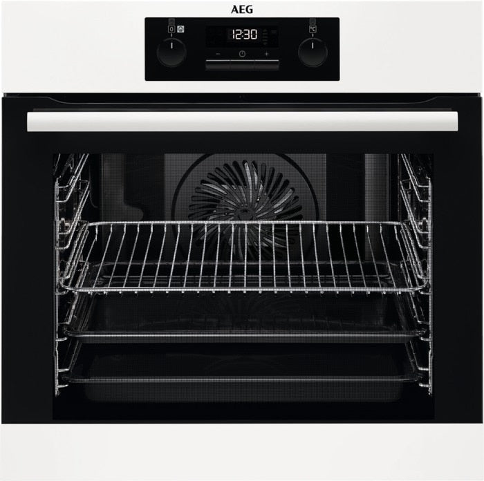 AEG Innbyggingsovn med SteamBake Hvit 71 liter BEB351010W