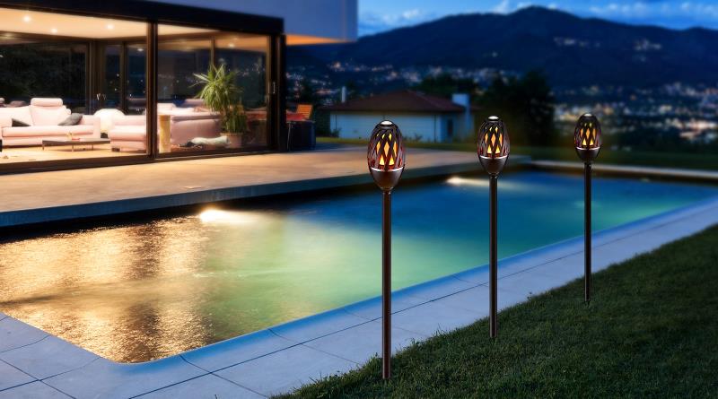 Homeline Apollo Flammelampe, svart