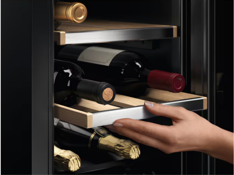 Electrolux 700 integrert vinskap 18 flasker 81.8 cm EWUS018B7B 923421260