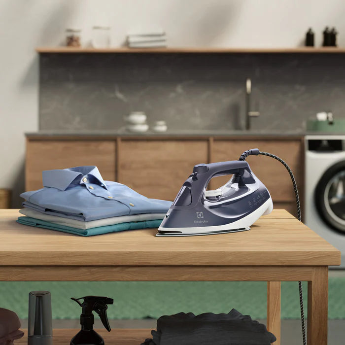 Electrolux Strykejern Steam Iron Misty Navy - E6SI1-2MN