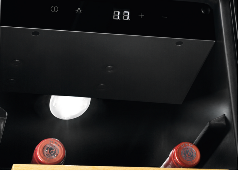 Electrolux 500 integrert vinskap 20 flasker 82 cm EWUS020B5B 923421298