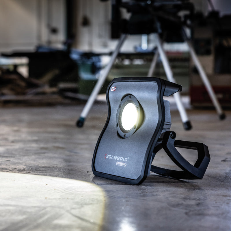 Scangrip 10000 lumen høyeffektivt COB LED arbeidslys for 18 V/20 V batterier 03.6102C