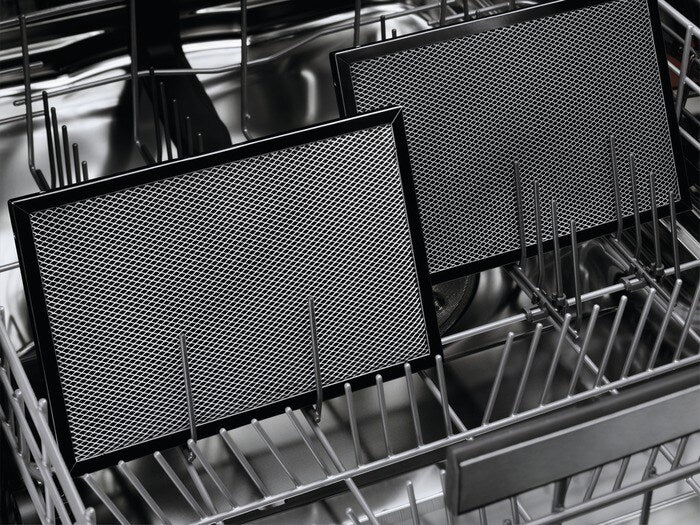 AEG Induksjonstopp med integrert ventilator 83 cm CCE84751CB