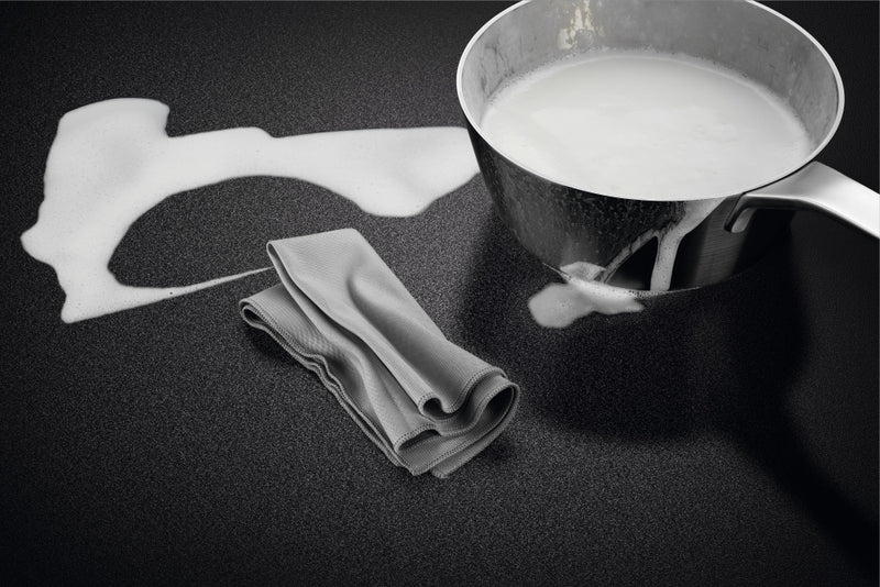 AEG Induksjonstopp med integrert ventilator 80 cm TH84CC23CZ Saphir Matt