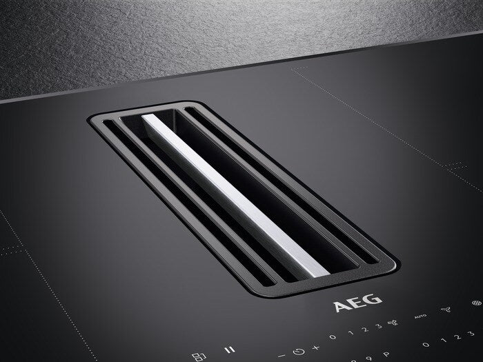 AEG Induksjonstopp med integrert ventilator 83 cm CCE84751CB